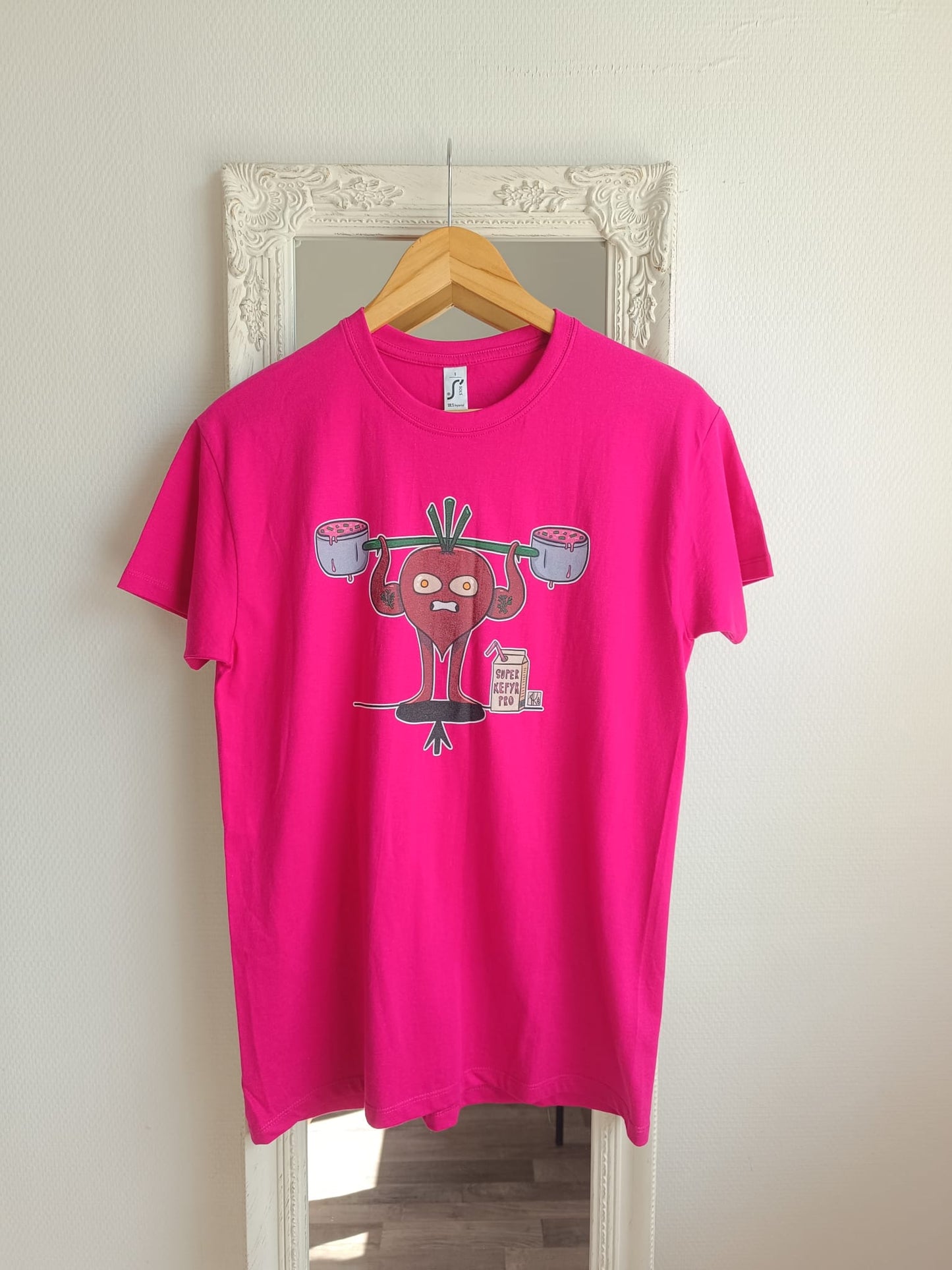 Aistishka "SuperBeet" T-Shirt With Artwork Print